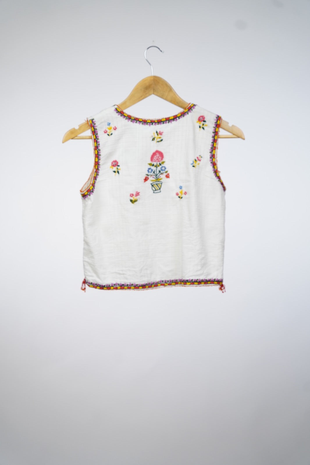 Embroidered Generation white kotti