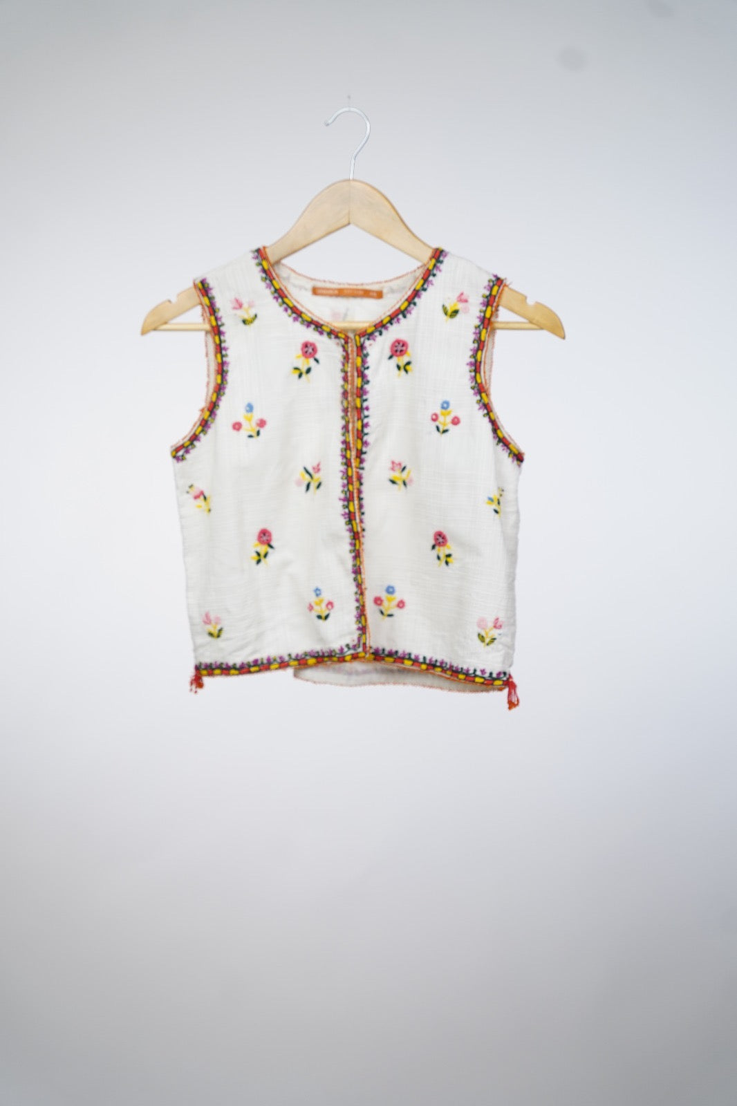 Embroidered Generation white kotti
