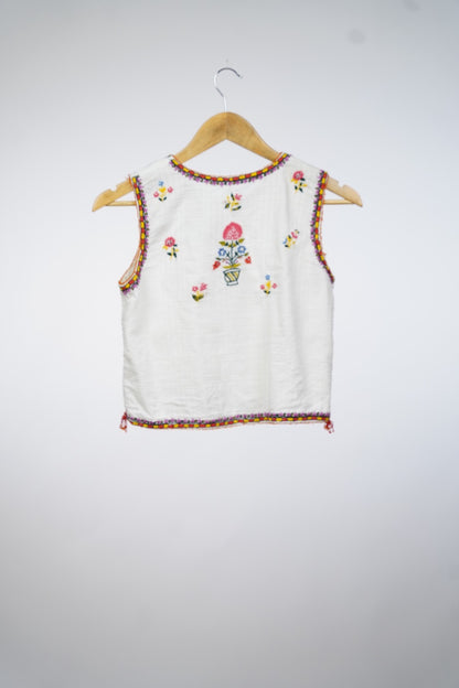 Embroidered Generation white kotti
