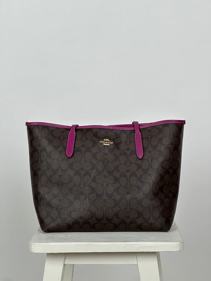Coach Signature Tote Bag