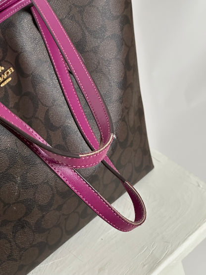 Coach Signature Tote Bag
